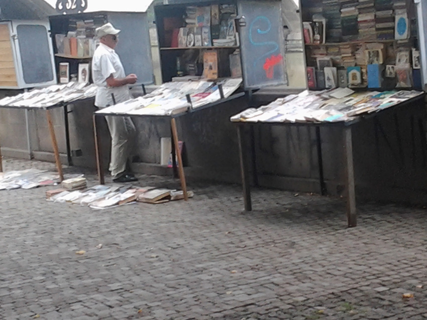 Georgie  Tbilissi : Kiosques � journaux le long de la Koura